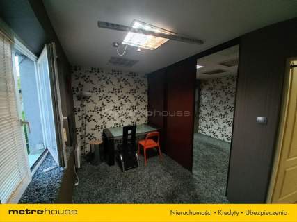 900m od WKD obiekt biurowo-magazynowy 180 m2