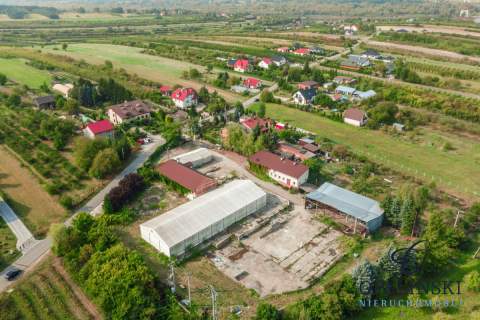 Działka z halą i magazynami 6400m2 w Annopolu