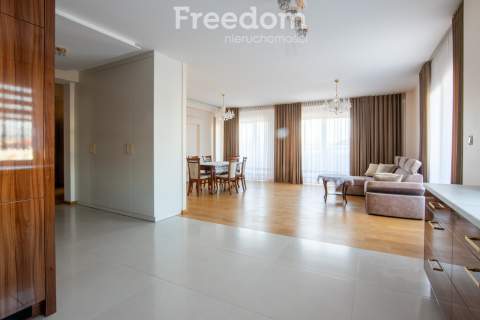 Apartament z trzema balkonami i garażem podziemnym