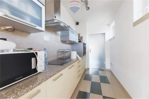 Budynek usługowo-mieszkalny 760m2 garaż