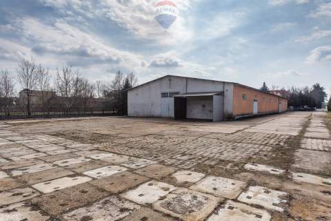 Hala 761 m z placem TIR Widzew Autostrada A1