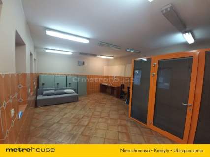 900m od WKD obiekt biurowo-magazynowy 180 m2