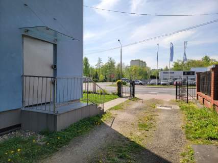 Nieruchomość pod działalność i do zamieszkania 