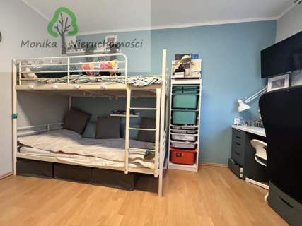 Duże, dwupokojowe mieszkanie na parterze koło parku