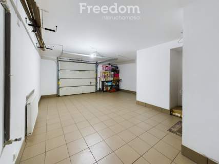 Jasny, przestronny dom z ogródkiem Reta