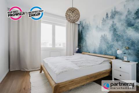 Jak nowe Wysoki standard duży balkon widok