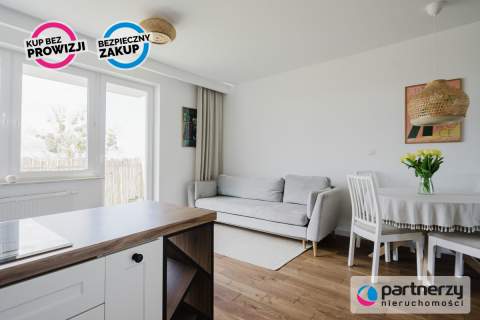 Jak nowe Wysoki standard duży balkon widok