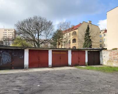 Garaż w ścisłym centrum koło skweru Desseau