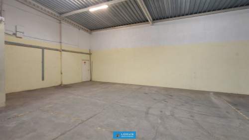Salon wystawienniczy handel usługi parking