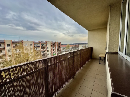 Przestronne 2 pokojowe mieszkanie z balkonem