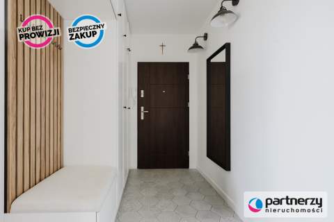 Jak nowe Wysoki standard duży balkon widok