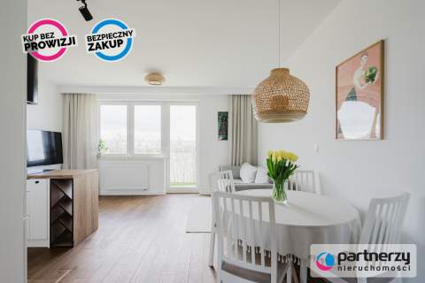 Jak nowe Wysoki standard duży balkon widok