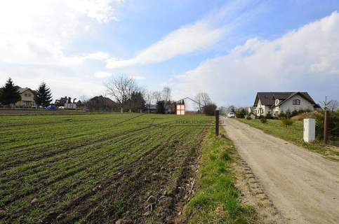 Sprzedam działkę budowlaną w Wierzbnej