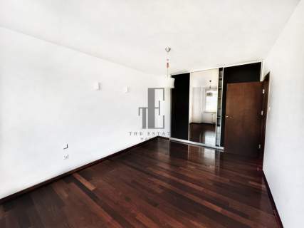 Słoneczny apartament z 2 miejscami parkingowymi