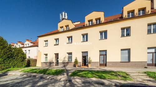 Parter, front, witryna. Dowolna działalność.