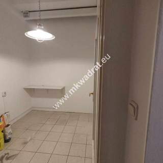 Lokal użytkowy z witryną przy głównej ulicy -Praga