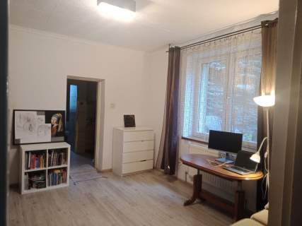 DOM Z DWOMA NIEZALEŻNYMI MIESZKANIAMI, działka 10 ar