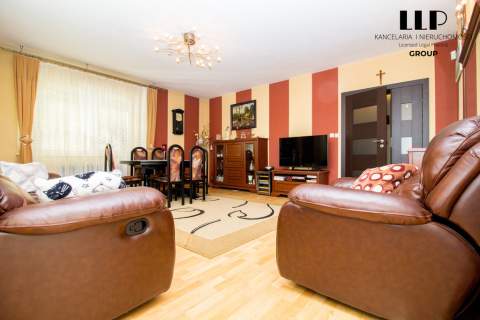 Dom wolnostojący z sauną i kortem tenisowym