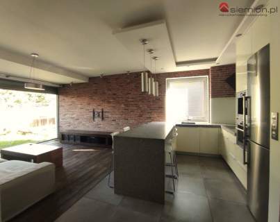 3-pokojowy apartament z ogródkiem i miejscem posto