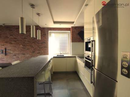 3-pokojowy apartament z ogródkiem i miejscem posto