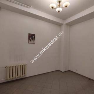 Lokal użytkowy z witryną przy głównej ulicy -Praga