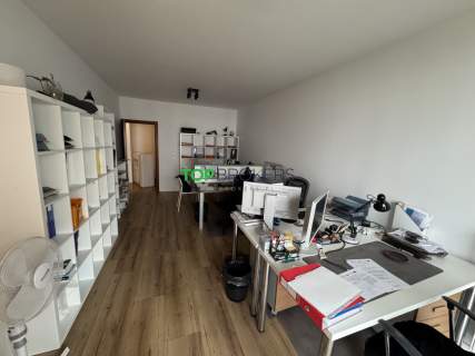 Przestronne 4 pokoje na biuro