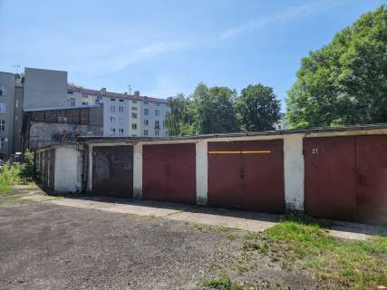 Garaż w ścisłym centrum koło skweru Desseau