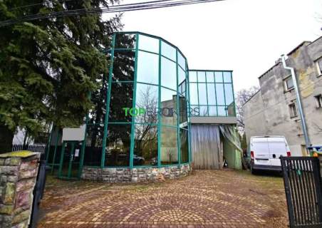 Przestronny lokal na szkołę lub biuro, parking