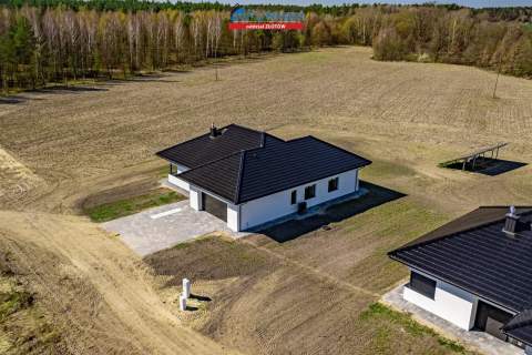Dom wolnostojący nieopodal jeziora Wapieńskiego