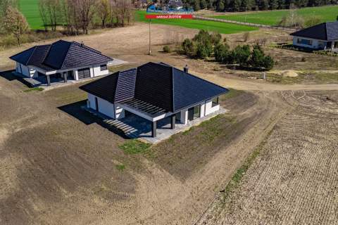 Dom wolnostojący nieopodal jeziora Wapieńskiego