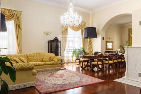 Zabytkowy pałac na sprzedaż 25 ha, prywatny park okolice W