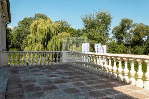 Zabytkowy pałac na sprzedaż 25 ha, prywatny park okolice W