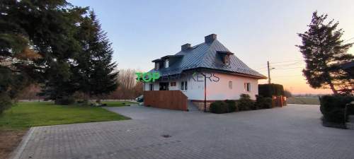 Przestronny dom dla firmy, parking