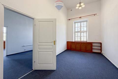 Lokal 82m2, z dużym tarasem w kamienicy, ul.Foksal