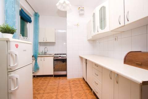 balkon, pralka, lodówka, ciepła woda z sieci