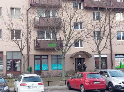 Sklep z witryną w ciągu handlowym, odrębna wł.