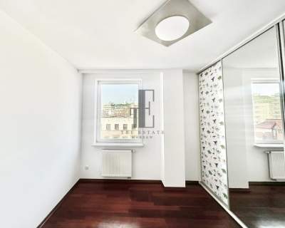 Słoneczny apartament z 2 miejscami parkingowymi