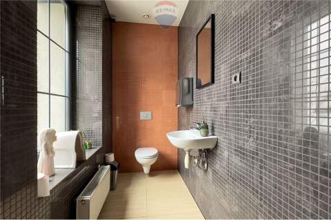 Przestronne 270 m2 na 2 piętrze w ścisłym Centrum