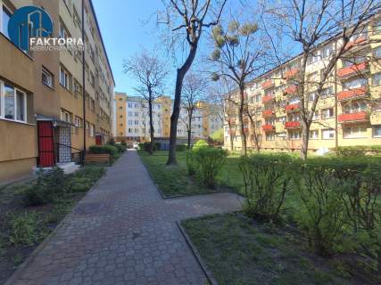 2 pokoje, blisko centrum, pierwsze piętro, balkon