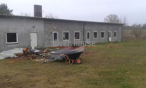 Budynki i stajnia pod Sochaczewem , dz. 5.83 ha