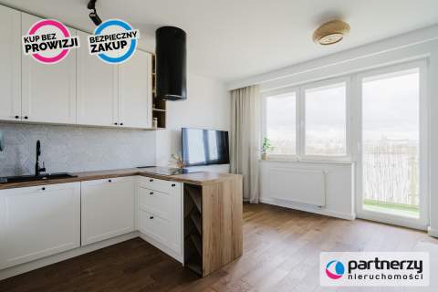 Jak nowe Wysoki standard duży balkon widok