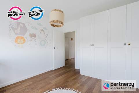 Jak nowe Wysoki standard duży balkon widok