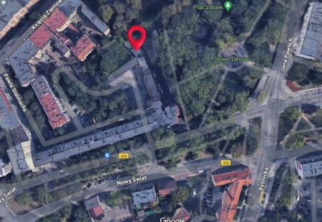 Garaż w ścisłym centrum koło skweru Desseau