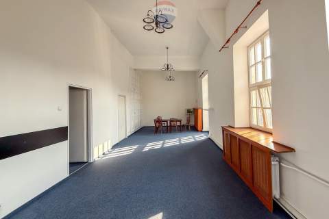 Lokal 82m2, z dużym tarasem w kamienicy, ul.Foksal