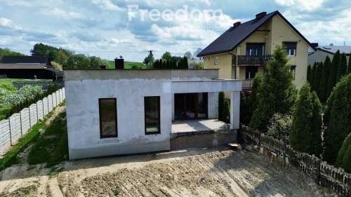 Parterowy dom w stanie surowym z dużą działką
