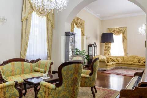 Zabytkowy pałac na sprzedaż 25 ha, prywatny park okolice W