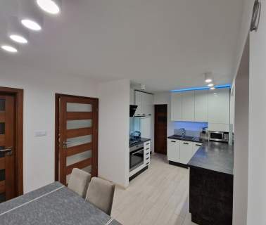 Dom z garażem, świetna lokalizacja. NOWA, NIŻSZA CENA
