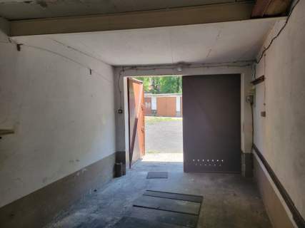 Garaż w ścisłym centrum koło skweru Desseau
