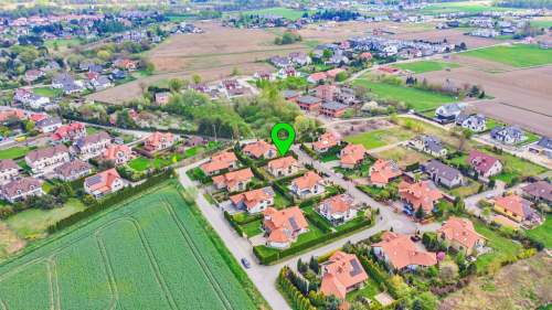 Przestronny dom z dużym ogrodem