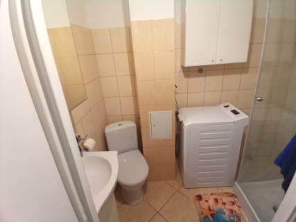 Zadbane, umeblowane mieszkanie dwupokojowe z dużym balkonem